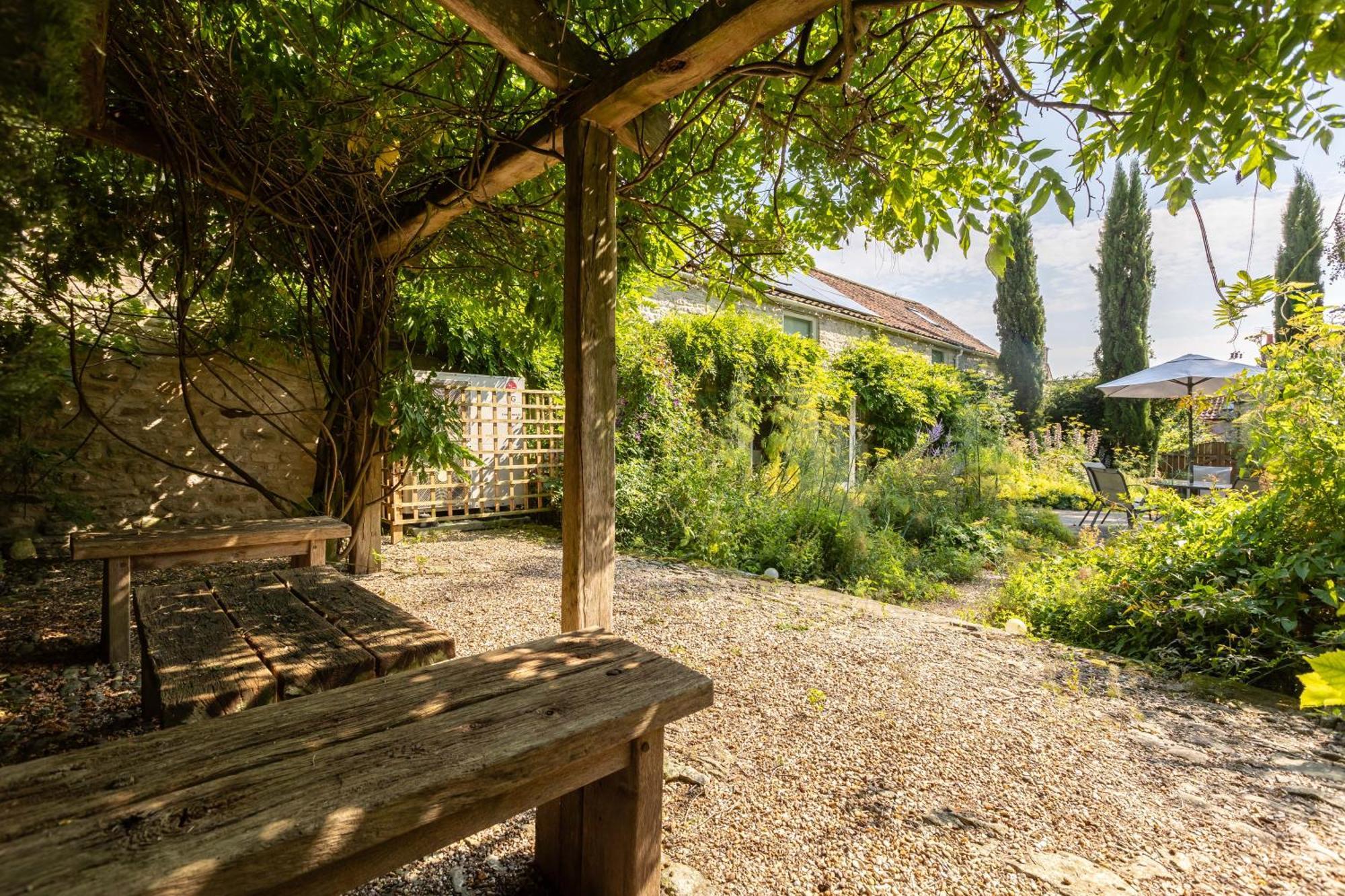 Noelle'S Cottages, The Barn Пикъринг Екстериор снимка